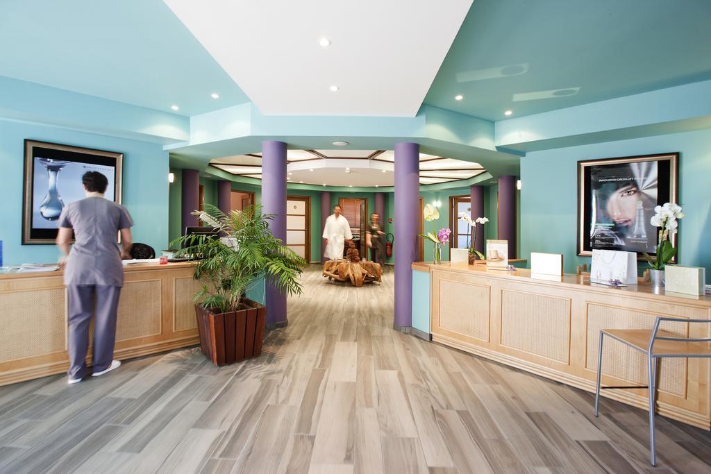 Grand Hotel Les Flamants Roses Thalasso & Spa Canet-en-Roussillon Bagian luar foto
